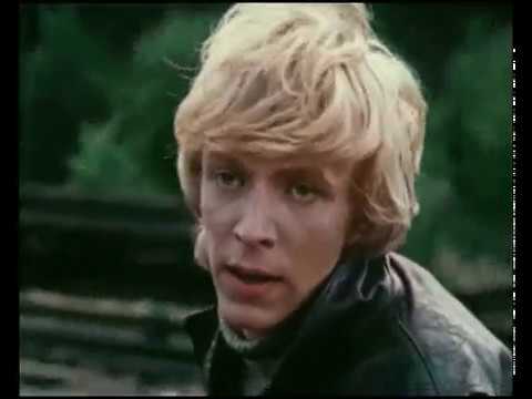Нам здесь жить  1 серия 1982