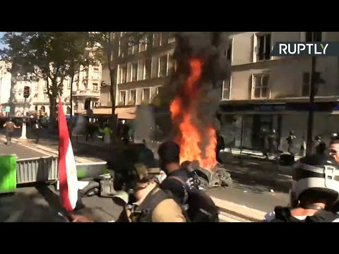 «Жёлтые жилеты» вышли на акцию протеста в Париже — LIVE